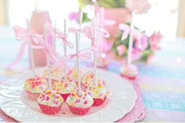 Cupcakes with candles.